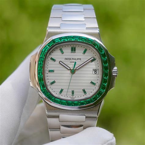 patek philippe nautilus jumbo emerald|patek philippe nautilus retail price.